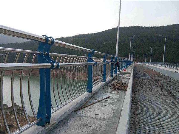 海淀不锈钢桥梁护栏的特点及其在桥梁安全中的重要作用
