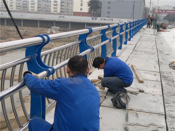 海淀不锈钢河道护栏的特性及其在城市景观中的应用