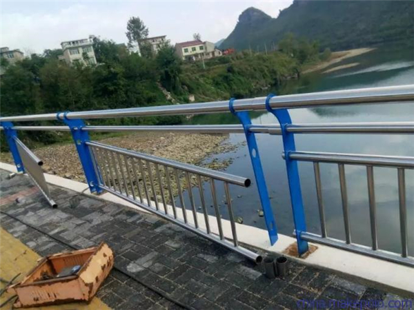 海淀不锈钢复合管护栏是一种卓越的防护材料